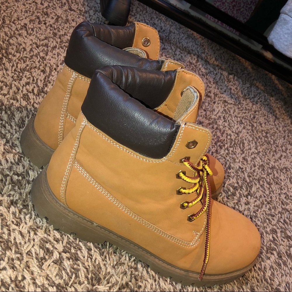 Boots - Picture 4 of 4
